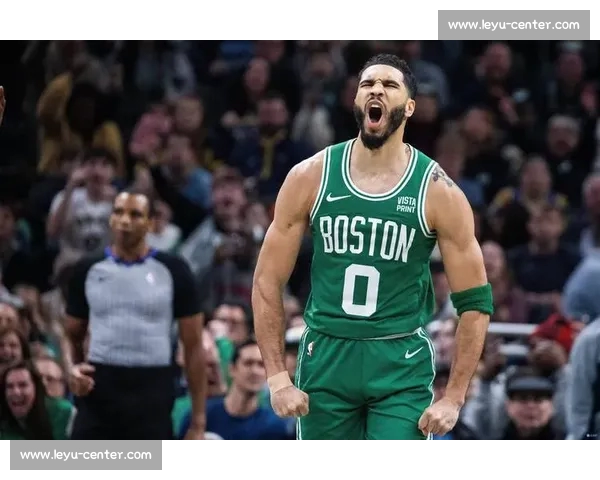 塔图姆术后穿保护靴启动力量训练:科学康复与冠军基因的双重博弈 塔图姆术后穿保护靴启动力量训练:科学康复与冠军基因的双重博弈