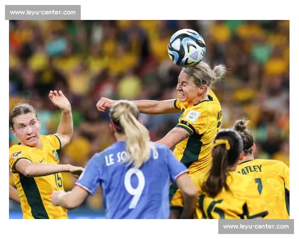 澳大利亚女足国脚戈里汉密尔顿岛完婚 李梦雯曾为队友见证