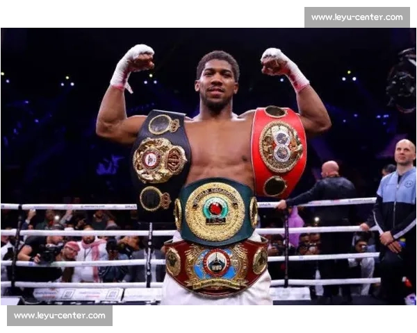 缅甸新星约书亚・万三周连捷 锁定 UFC 蝇量级冠军挑战权