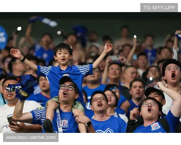 国安击败西海岸追平申花登顶，争冠形势白热化